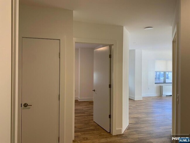 Building Photo - 301 Beech St