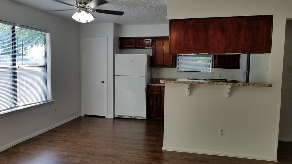Kitchen with Breakfast Bar - 7632 John T White Rd