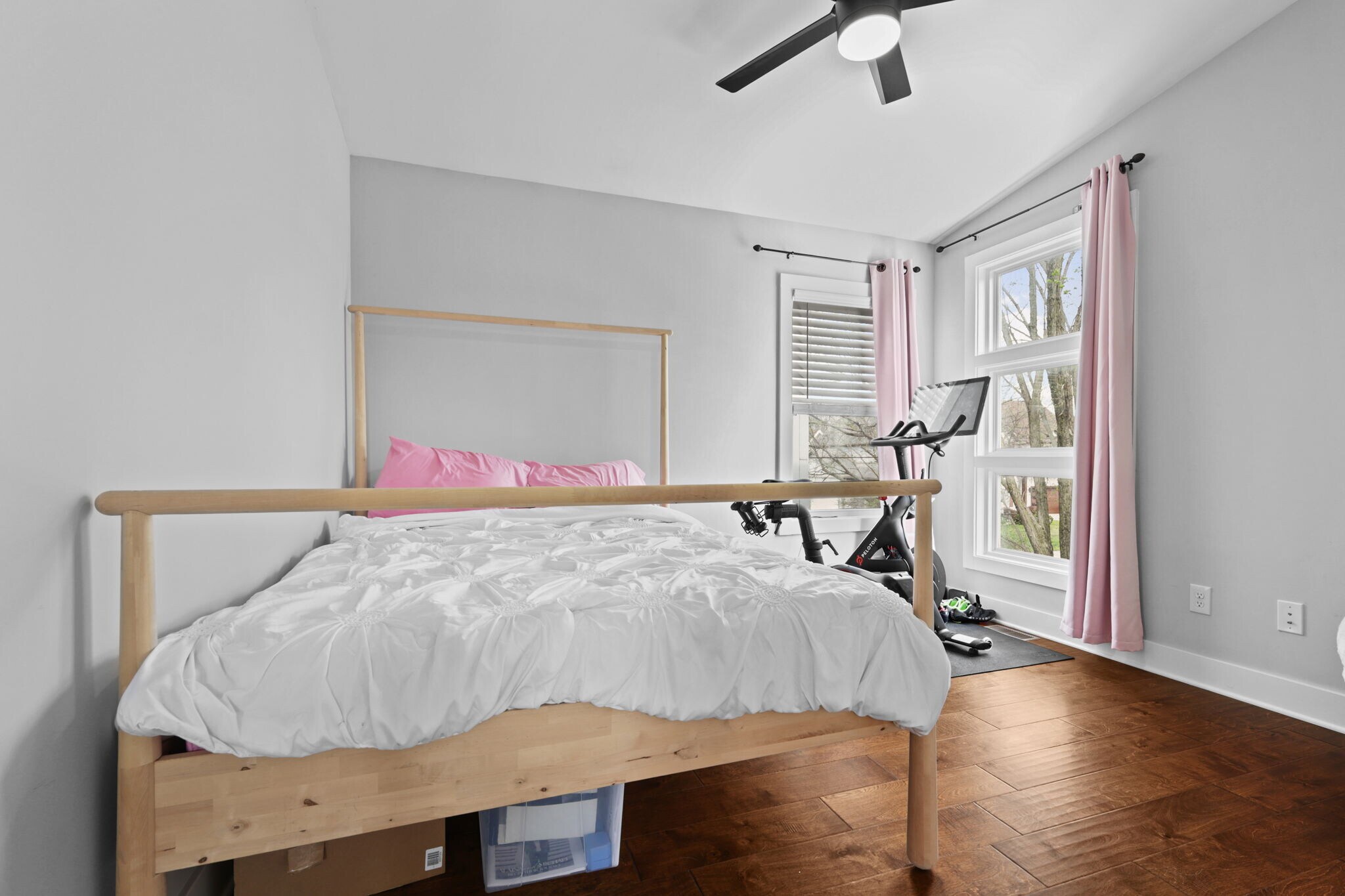 Building Photo - 2464 Broadway St