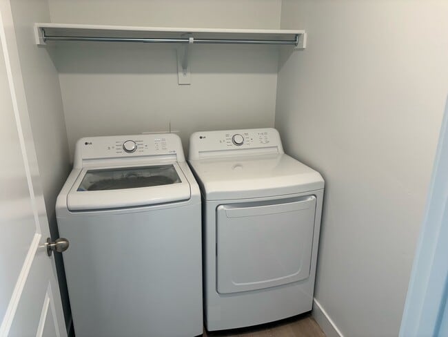 Building Photo - 732 Banner Dr