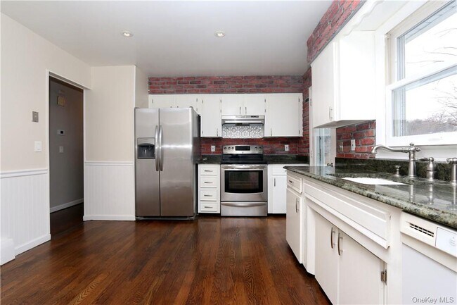 Building Photo - 158 Dykeman Rd