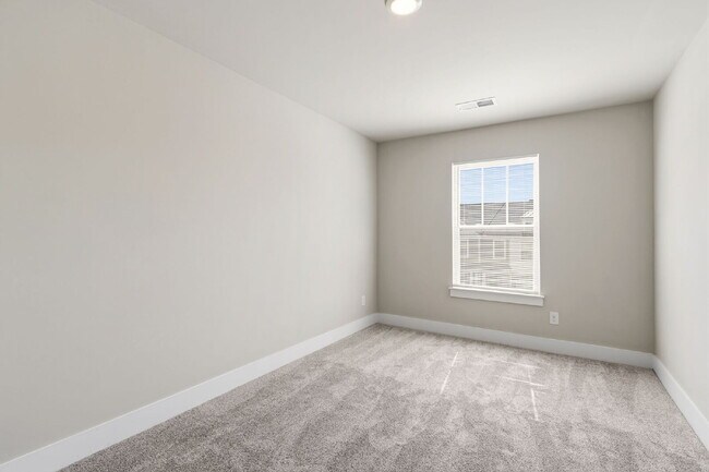 Building Photo - Craftsman 3BD Townhome Near Downtown Greenville | Garage + Granite Kitchen