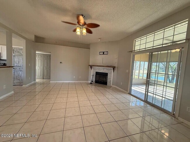 Building Photo - 913 Mackinaw Trail