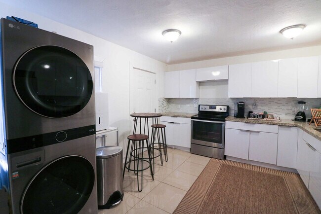 Building Photo - 7727 NW 4th Ct