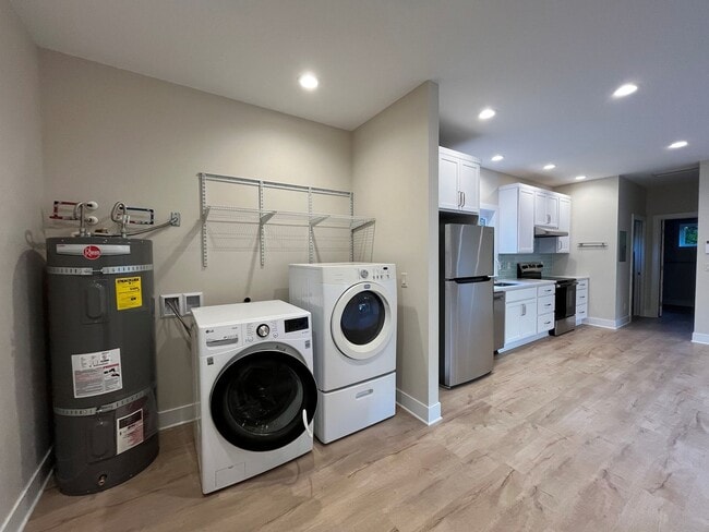 Building Photo - 3155 Dogwood Dr S