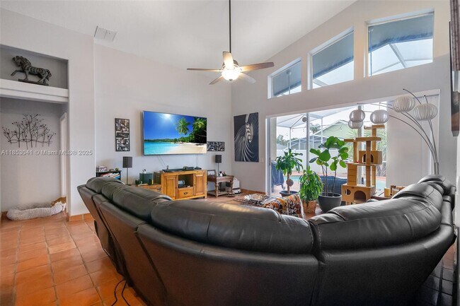 Building Photo - 10327 Meadow Crossing Dr