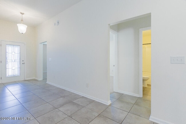 Building Photo - 95241 Tanglewood Dr