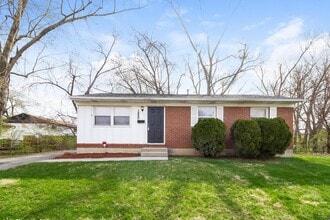 Building Photo - 1880 Queensrowe Pl