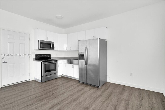 Building Photo - 402 NW 12th Ave