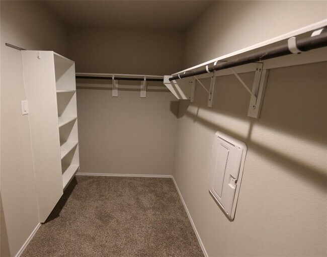 Building Photo - 2315 Otter Falls Dr