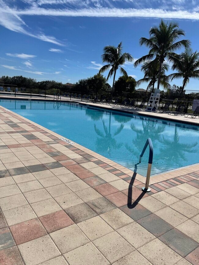 Building Photo - 1964 Providence Pl