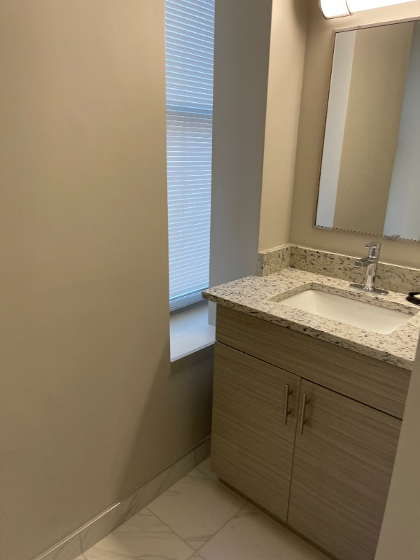 Building Photo - 1417 W9th St