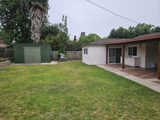 Building Photo - 316 Cambridge Dr