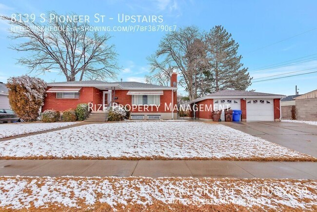 Building Photo - Desirable Upper Level Apartment