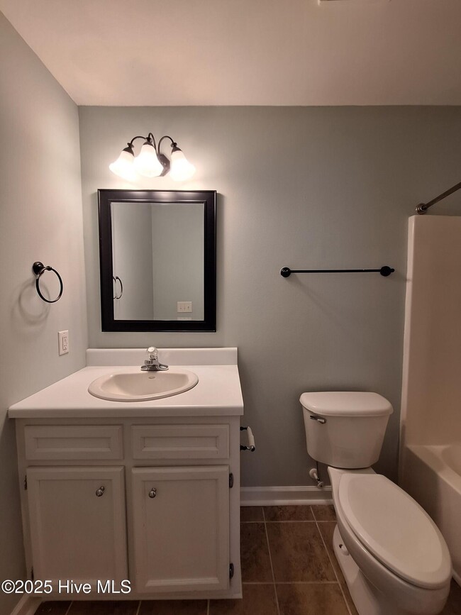 Building Photo - 904 Penncross Dr
