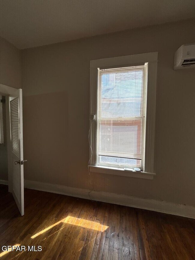 Building Photo - 1114 N El Paso St