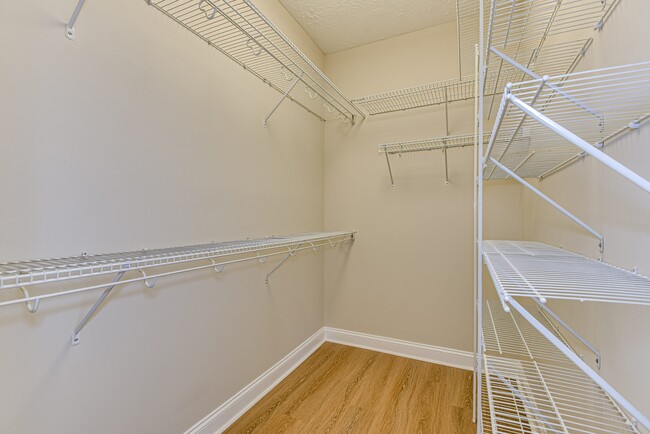 Building Photo - 4116 Chastain Dr