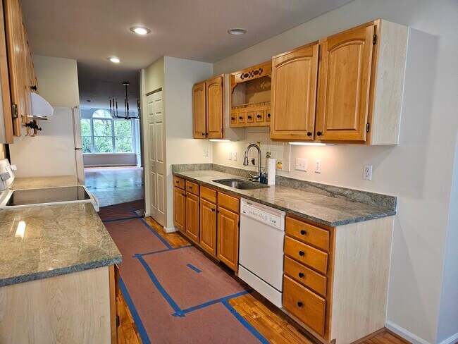 Building Photo - 602 Mockingbird Way