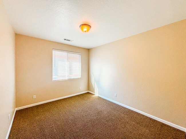 Building Photo - 5537 N Gates Ave