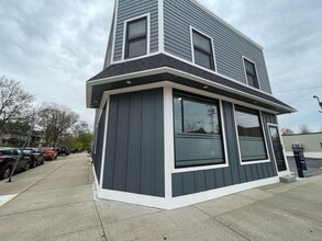 Building Photo - 203 Warren Ave SE