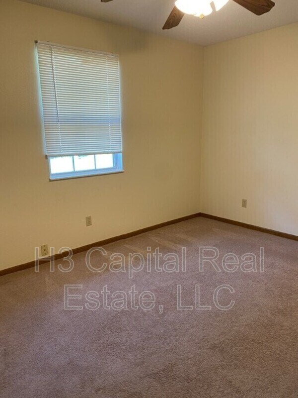 Building Photo - 529 Wood Thrush St