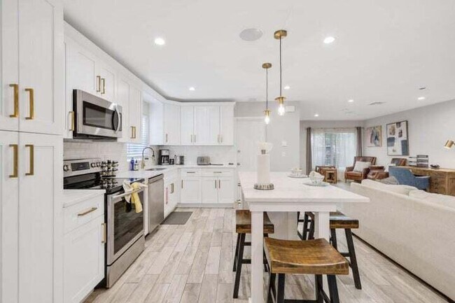 Building Photo - 513 Curlew Rd