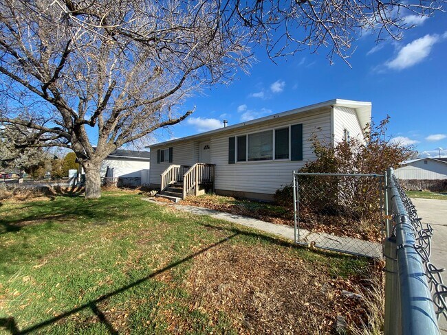 Building Photo - Take a Look at This 4 Bedroom 2 Bathroom Home in West Jordan UT!!