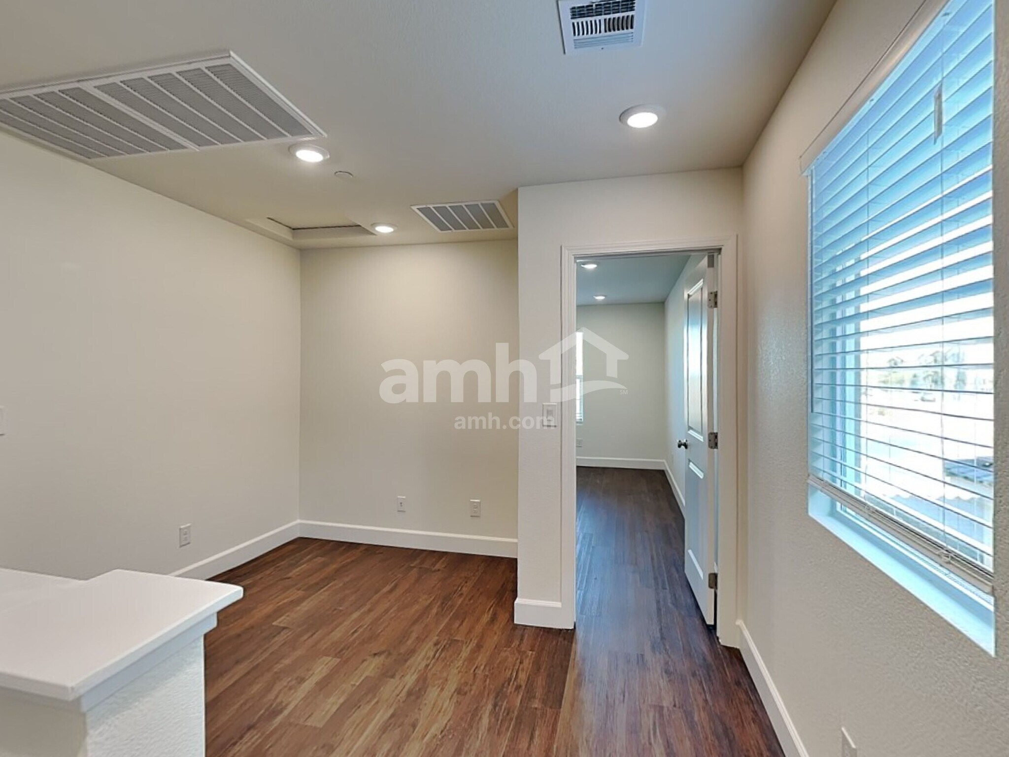 Building Photo - 260 Yasmin Daylily Pl