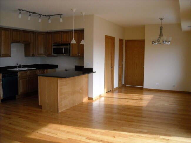 Building Photo - 5761 Higgins W Ave