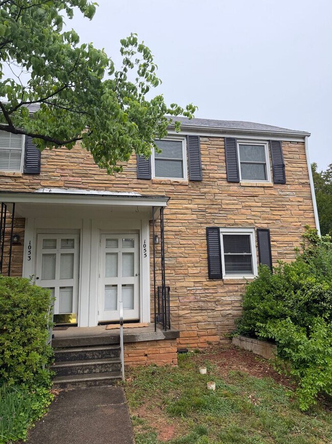Building Photo - Comfort & Style: 2-Bedroom Raleigh Townhouse
