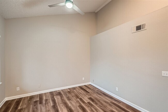 Building Photo - Desirable DTC Condo