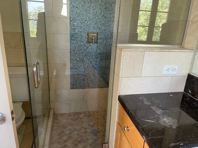 Building Photo - 985 N Michillinda Ave