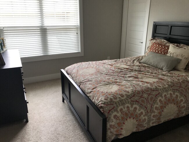 Building Photo - Great house in The Nations!