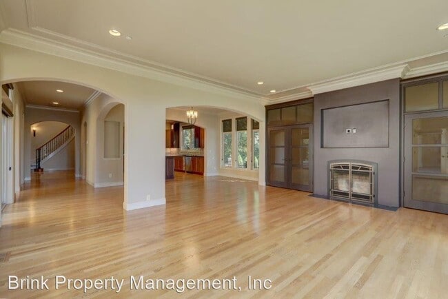 Building Photo - 4 br, 3.5 bath House - 10925 SE Lake Rd