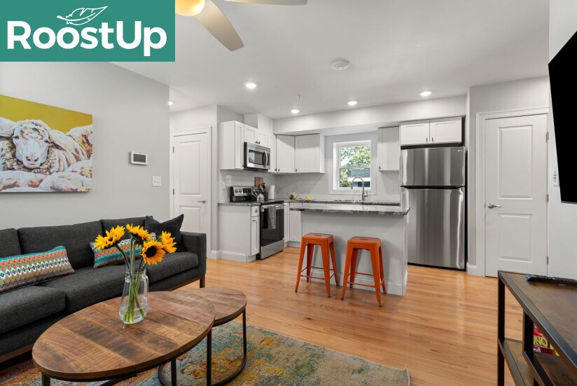 Building Photo - Furnished Bedroom with Private Bath in Charlestown