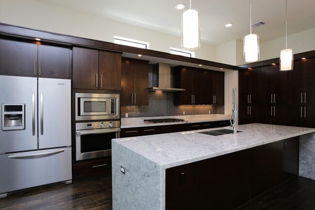 Building Photo - 5210 Rose St