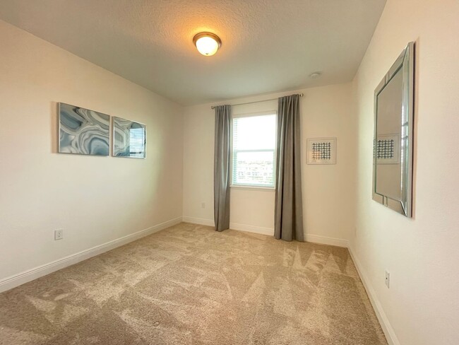 Building Photo - 3 Bedroom, 2.5 Bath Townhome in Enclave at...