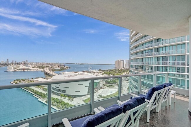 Building Photo - 900 Biscayne Blvd