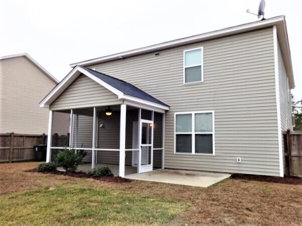 Building Photo - 204 Short Woods Ct