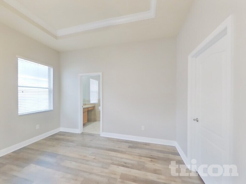 Building Photo - 30656 Palmerston Pl