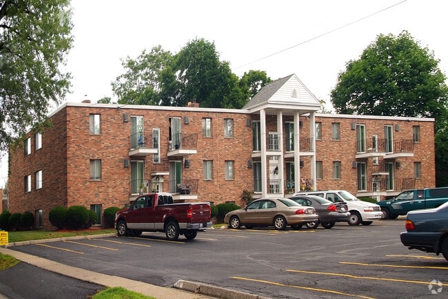 Building Photo - Highland House Manor