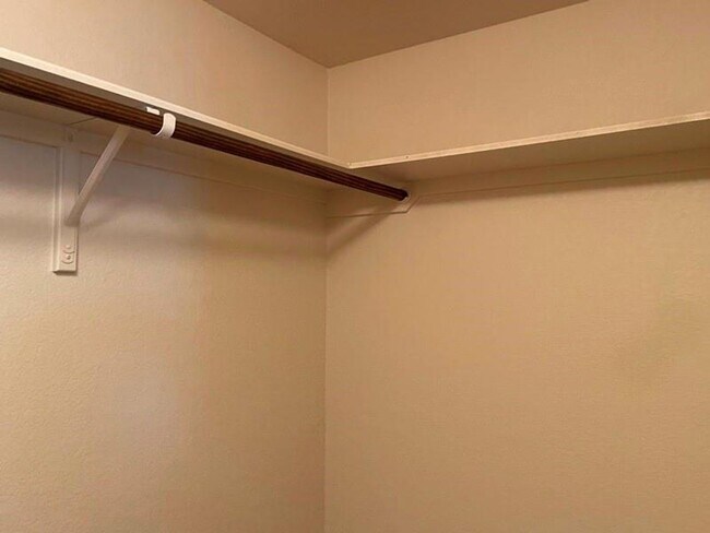 Building Photo - 504 Karey Dr