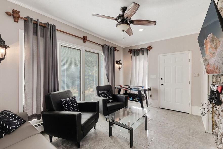 Building Photo - 64 Montebello Rd