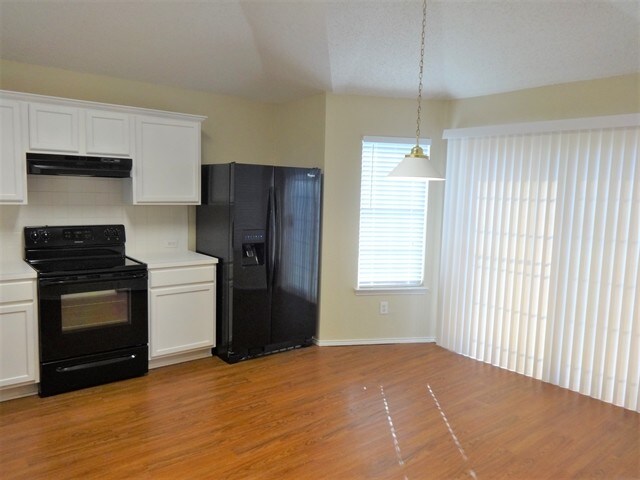 Building Photo - 649 Babbling Brook Dr