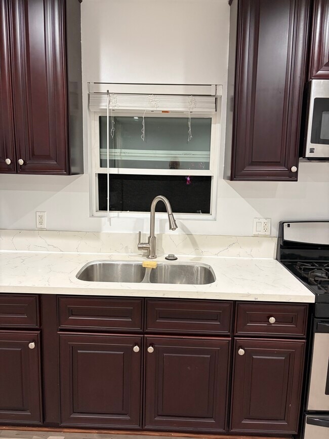 Building Photo - 14260 McCormick St