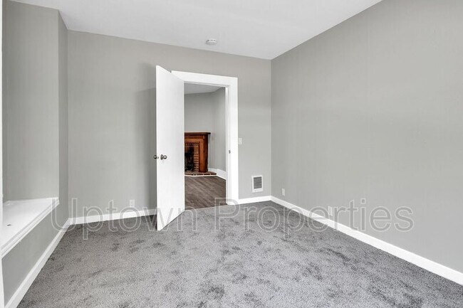 Building Photo - 7472 N Haven Ave