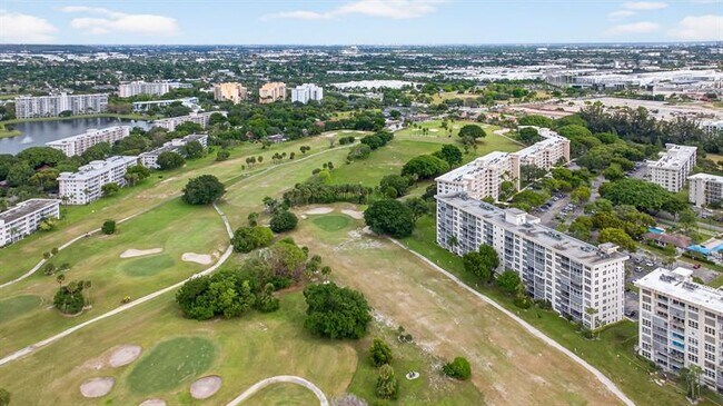 Building Photo - 2671 S Course Dr