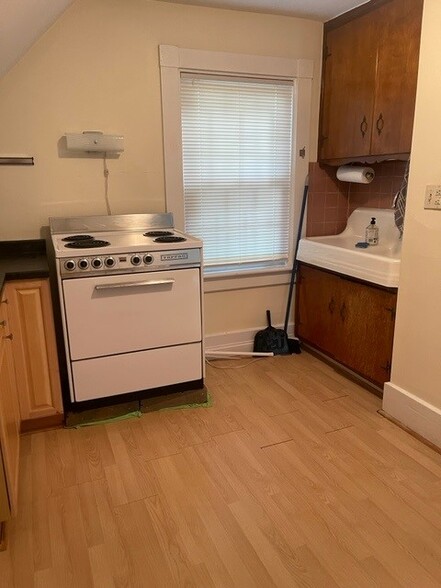 Building Photo - 256 Lowell Ave