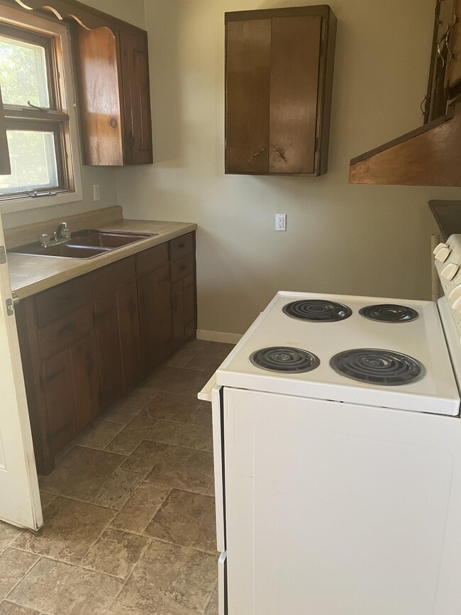 Building Photo - 113 Meek St