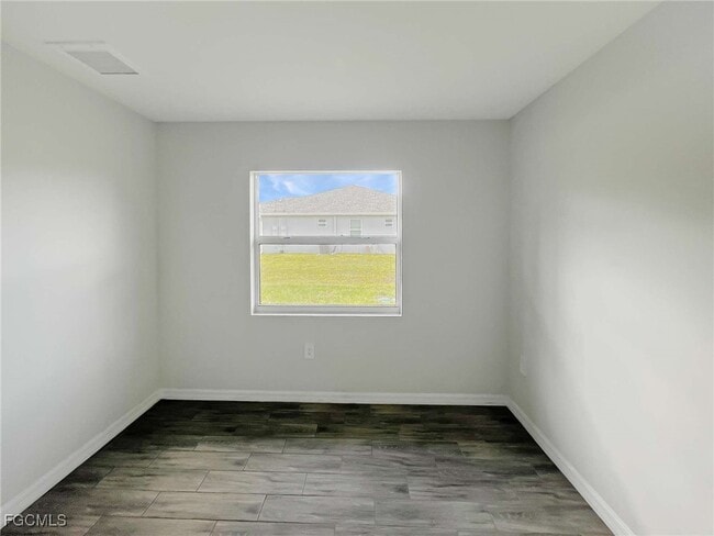 Building Photo - 1306 W 12th St